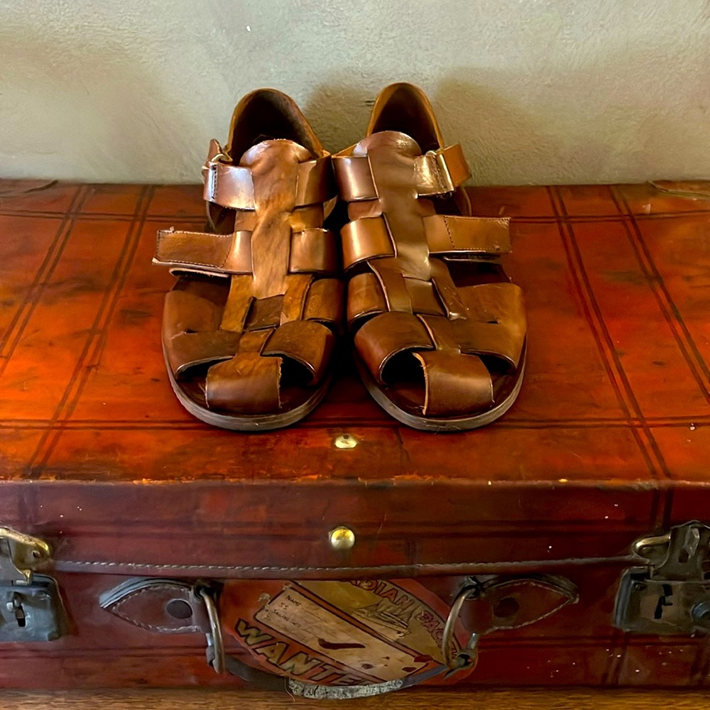 To Boot Brown Leather Fisherman Sandals with Velcro Closure